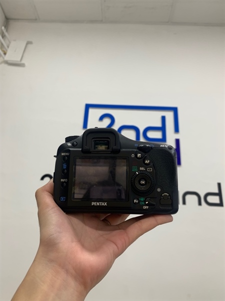 Máy ảnh Pentax K20 - Màu đen - Ngoại hình: 98% - Bụi trong ống ngắm - Body, kèm 3 pin + 1 sạc 2