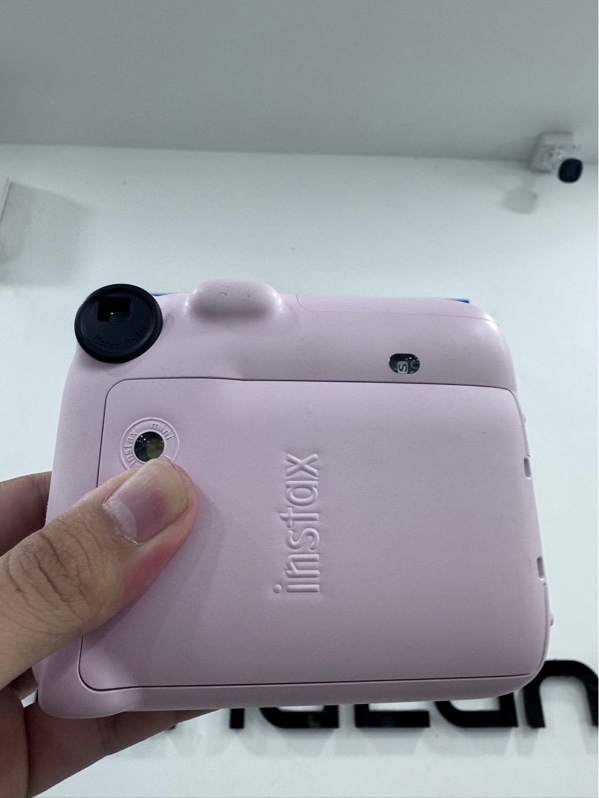 Máy ảnh phim Fujifilm Instax Mini 12 - Màu hồng - Ngoại hình 97,5% - Ố vàng nhẹ - Còn 10 film