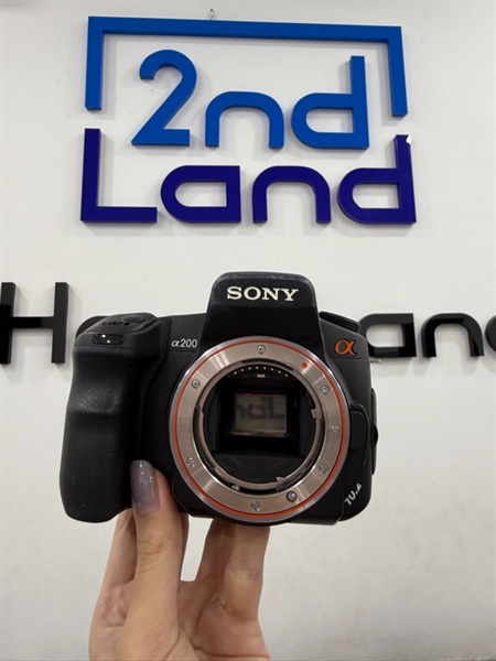 Máy ảnh Sony a200 - Nội địa Nhật - Màu đen - Ngoại hình 97% - Màn vàng , sensor bụi , trầy quanh thân gương lật - Kèm sạc , dây chuyển dữ liệu , Lens Minolta 35-80mm kính bụi xước nhẹ , vòng cao su mốc