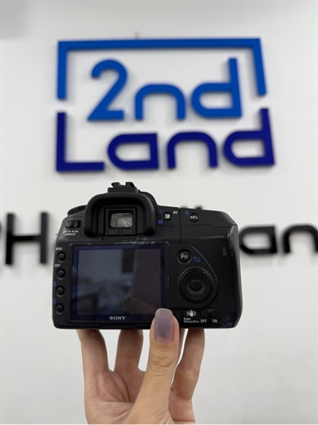 Máy ảnh Sony a200 - Nội địa Nhật - Màu đen - Ngoại hình 97% - Màn vàng , sensor bụi , trầy quanh thân gương lật - Kèm sạc , dây chuyển dữ liệu , Lens Minolta 35-80mm kính bụi xước nhẹ , vòng cao su mốc 2