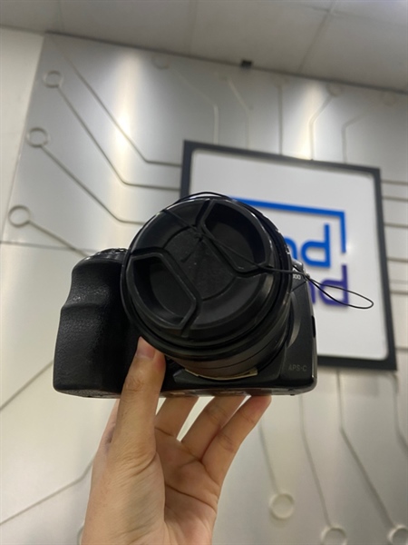 Máy ảnh Sony A3000 - Màu đen - Ngoại hình: 97% - Màn trầy nhiều , màn ám trong nặng - Kèm lens kít sony E 3.5-5.6/18-55 OSS , 0.25m/0.82ft ( mốc ) , 1 pin , 1 túi