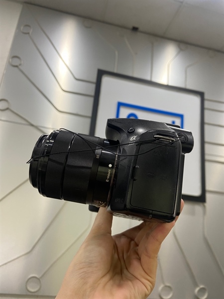 Máy ảnh Sony A3000 - Màu đen - Ngoại hình: 97% - Màn trầy nhiều , màn ám trong nặng - Kèm lens kít sony E 3.5-5.6/18-55 OSS , 0.25m/0.82ft ( mốc ) , 1 pin , 1 túi 1