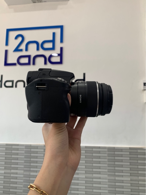 Máy ảnh Sony A33 - Màu đen - Ngoại hình: 97% - Màn rộp - Kèm lens 18-55 SAM, pin + sạc linh kiện