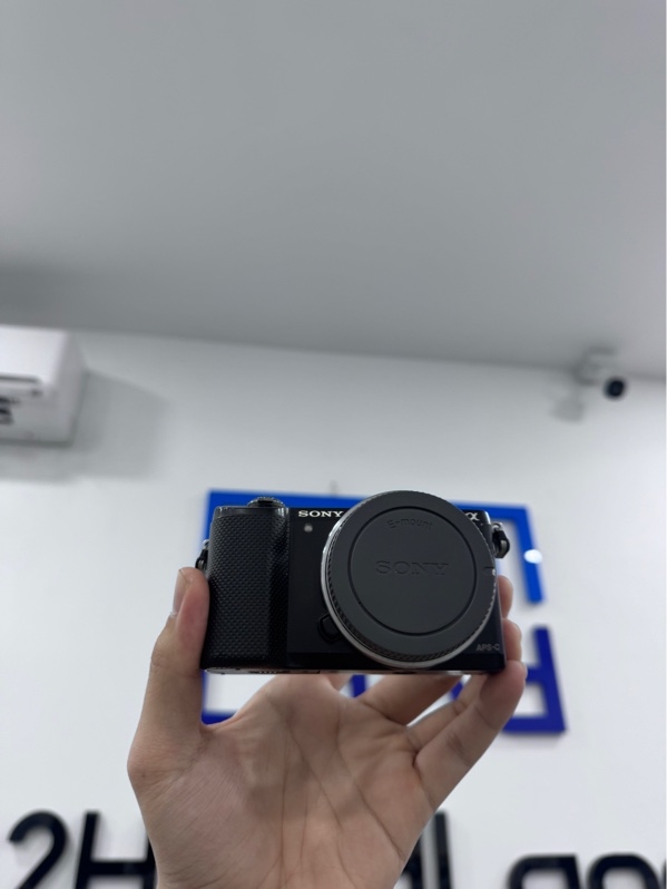 Máy ảnh Sony A5000 - 12k shot - Màu đen - Ngoại hình 98% - Body trầy xước - Kèm 1 pin, 1 sạc