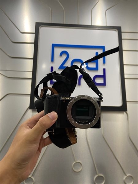 Máy ảnh Sony A5000 - Màu đen - Ngoại hình: 97% - Màn ám vàng - Kèm 2 pin + 1 Dock sạc + 1 túi + dây Micro USB + Cốc sạc 5W + Thẻ nhớ 8GB Sony + Dây số 8 Mini 1