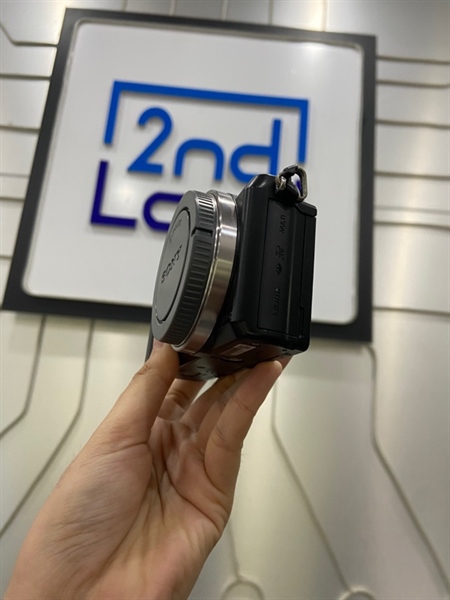 Máy ảnh Sony A5000 - Màu đen - Ngoại hình: 97% - Màn liveview bụi trong, ám vàng - Kèm 1 pin, sạc, thẻ nhớ 32gb, túi 1