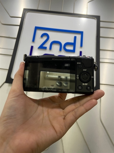 Máy ảnh Sony A5000 - Màu đen - Ngoại hình: 97% - Màn liveview bụi trong, ám vàng - Kèm 1 pin, sạc, thẻ nhớ 32gb, túi 3