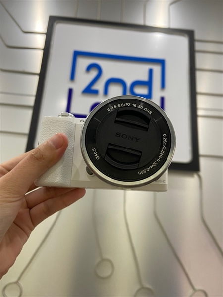 Máy ảnh Sony A5100 ASP-C - Màu trắng - Ngoại hình: 98% - Kèm lens kit sony E3.5-5.6/PZ 16-50 OS - 0.25m/0.82ft--0.30m/0.98ft + 1 pin + sạc