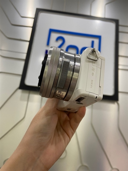 Máy ảnh Sony A5100 ASP-C - Màu trắng - Ngoại hình: 98% - Kèm lens kit sony E3.5-5.6/PZ 16-50 OS - 0.25m/0.82ft--0.30m/0.98ft + 1 pin + sạc 1