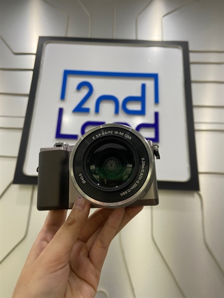 Máy ảnh Sony A5100 - Màu nâu - Ngoại hình: 97% - Màn trầy - Kèm 1 pin + Lens sony E 3.5-5.6/pz 16-50 OSS