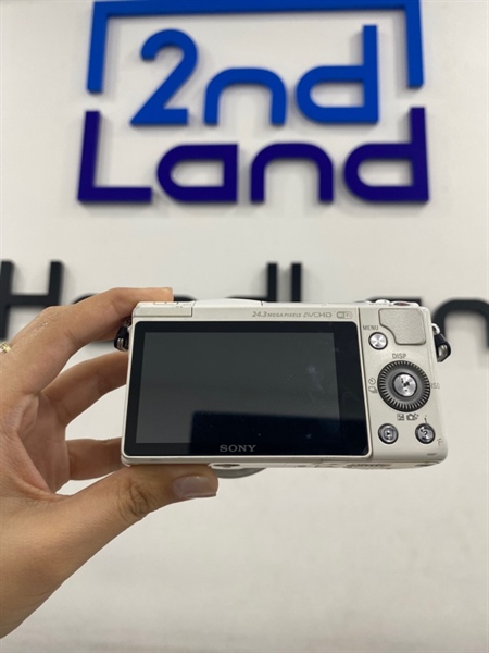 Máy ảnh Sony A5100 - Màu trắng - Ngoại hình 97% - Màn trầy , máy trầy , ố nhẹ - Kèm Box , 1 sạc , 2 pin , lens kit 3.5-5.6/pz 16-50 OSS