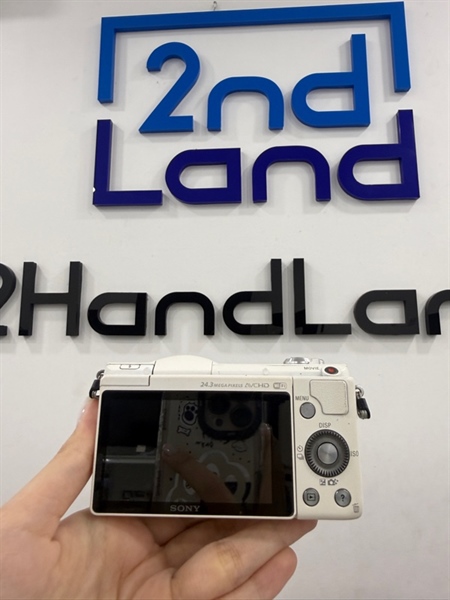 Máy ảnh Sony A5100 - Màu trắng - Ngoại hình 97% - Máy ố - Kèm 1 pin , 1 sạc , 1 thẻ 16GB , 1 lens Sony SELP1650 bụi trong ít 2