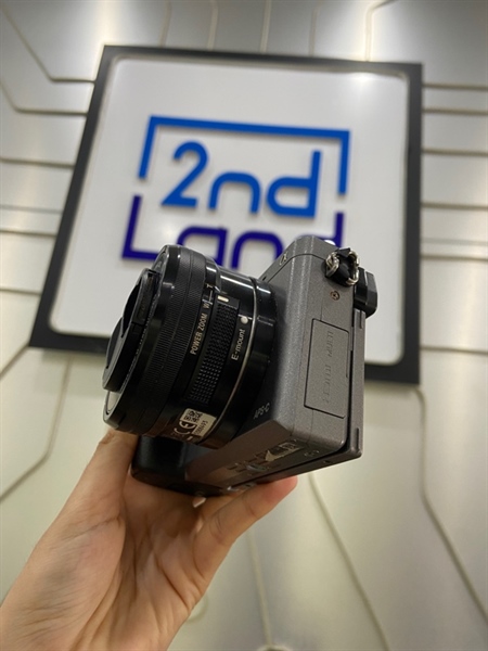 Máy ảnh Sony A6000 - 13.000 shot - Màu xám - Ngoại hình: 97% - Màn ám vàng - Kèm 1 pin + lens E PZ 16-50mm F1 3.5-5.6 1