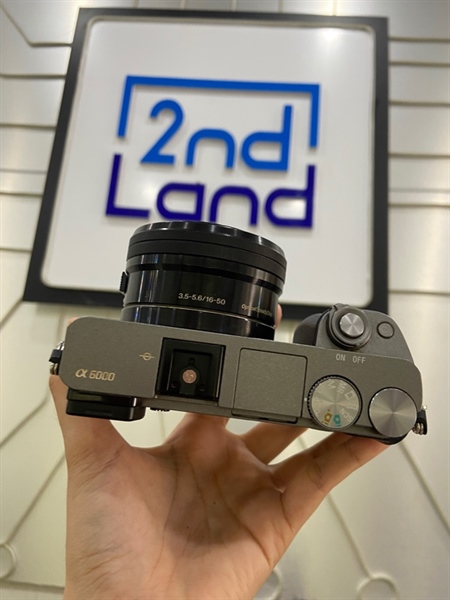 Máy ảnh Sony A6000 - 13.000 shot - Màu xám - Ngoại hình: 97% - Màn ám vàng - Kèm 1 pin + lens E PZ 16-50mm F1 3.5-5.6 3