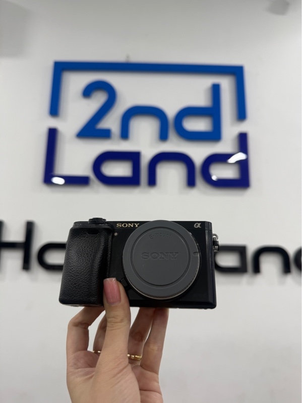Máy ảnh Sony A6000 - 71k shot - Màu đen - Ngoại hình 97% - trầy xước, viewfinder bị mực - Kèm 1 pin , 1 sạc