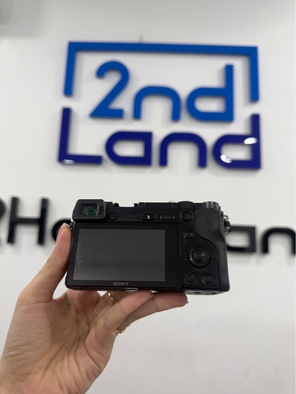 Máy ảnh Sony A6000 - 71k shot - Màu đen - Ngoại hình 97% - trầy xước, viewfinder bị mực - Kèm 1 pin , 1 sạc