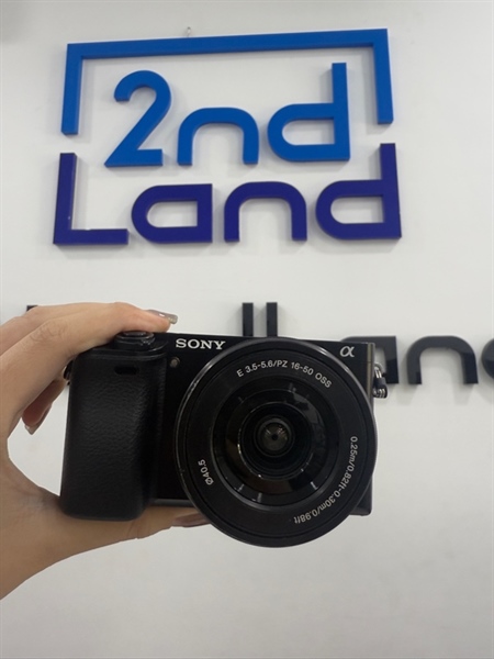 Máy ảnh Sony A6000 - 8K Shots - Màu đen - Ngoại hình 98% - Màn hiển thị đốm - Kèm 2 sạc , 2 pin , 1 thẻ 32GB , lens kit SELP 1650 3.5-5.6/16-50