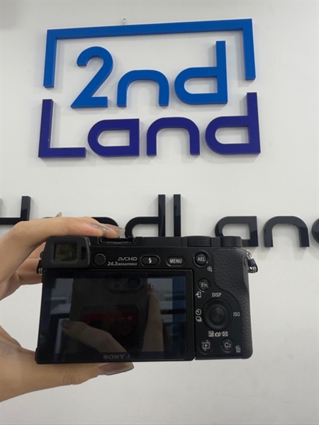 Máy ảnh Sony A6000 - 8K Shots - Màu đen - Ngoại hình 98% - Màn hiển thị đốm - Kèm 2 sạc , 2 pin , 1 thẻ 32GB , lens kit SELP 1650 3.5-5.6/16-50 2
