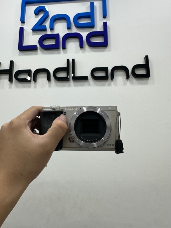Máy ảnh Sony A6000 - Màu bạc - Ngoại hình 97% - Kèm 1 sạc + 1 pin