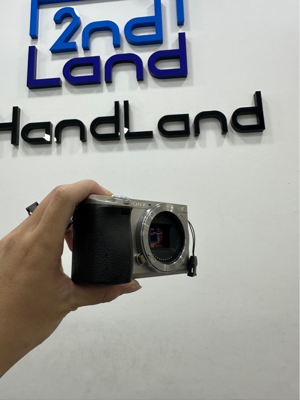 Máy ảnh Sony A6000 - Màu bạc - Ngoại hình 97% - Kèm 1 sạc + 1 pin
