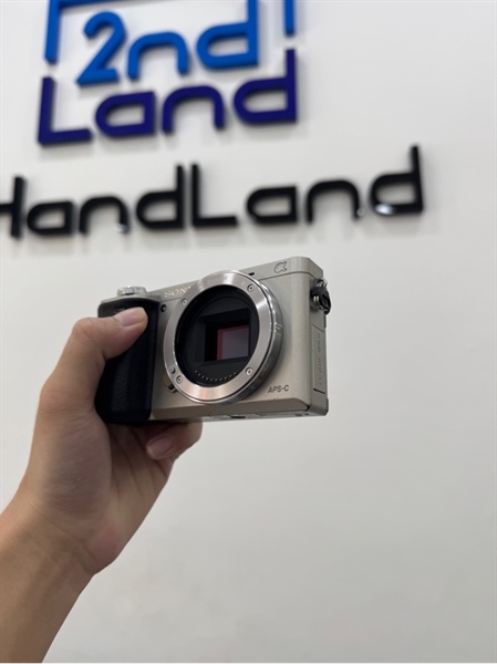Máy ảnh Sony A6000 - Màu bạc - Ngoại hình 97% - Kèm 2 pin + sạc + Túi đựng + Thẻ 64GB 2