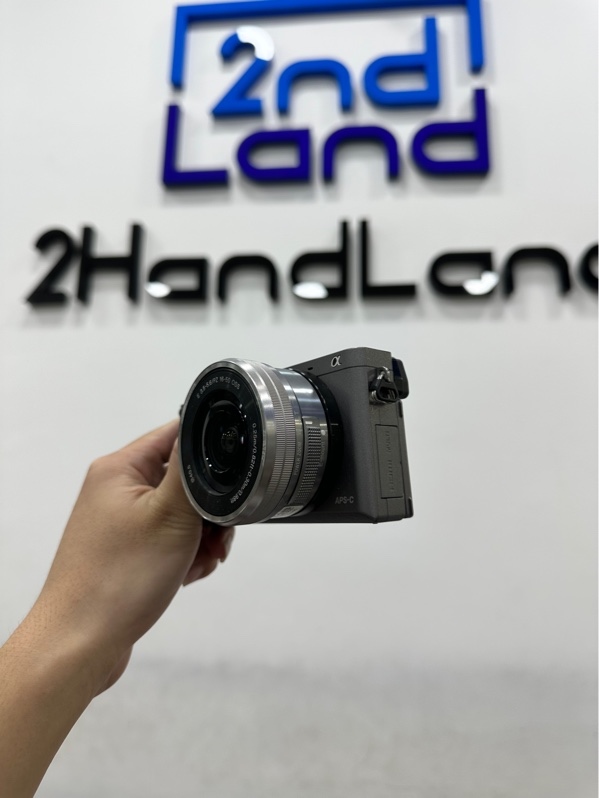 Máy ảnh Sony A6000 - Màu bạc - Ngoại hình: 97% - Kèm túi + 1 pin + sạc + Lens Sony SELD 1650 3.5-5.6 16-50mm