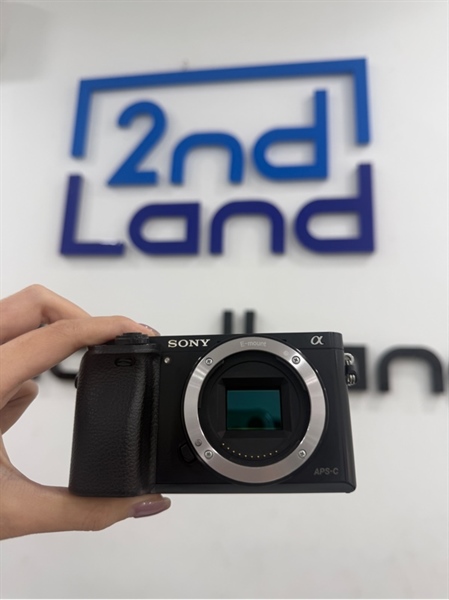 Máy ảnh Sony A6000 - Màu đen - Ngoại hình 98% - Kèm 2 pin (1 pin phù nặng ,1 pin lỗi hiển thị pin) , sạc