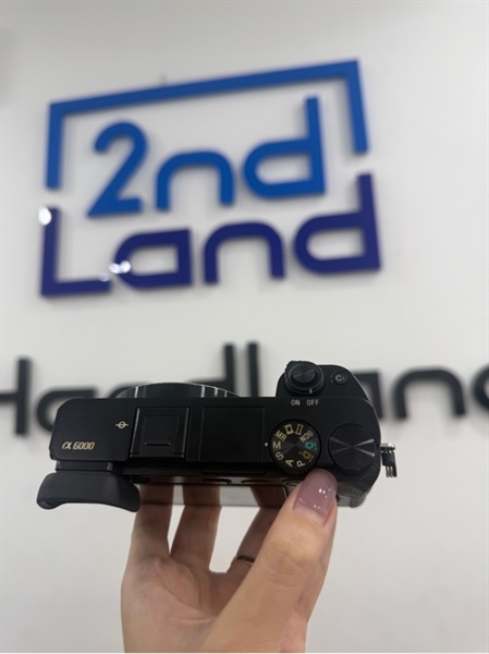 Máy ảnh Sony A6000 - Màu đen - Ngoại hình 98% - Kèm 2 pin (1 pin phù nặng ,1 pin lỗi hiển thị pin) , sạc 2