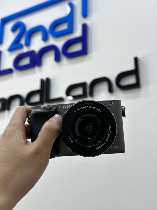 Máy ảnh Sony A6000 - Màu xám - Ngoại hình 97% - Ống ngắm bụi, màn ám theo thời gian sử dụng - Kèm Sony E PZ 16-50mm F3.5-5.6 OSS + 1 Pin + Sạc