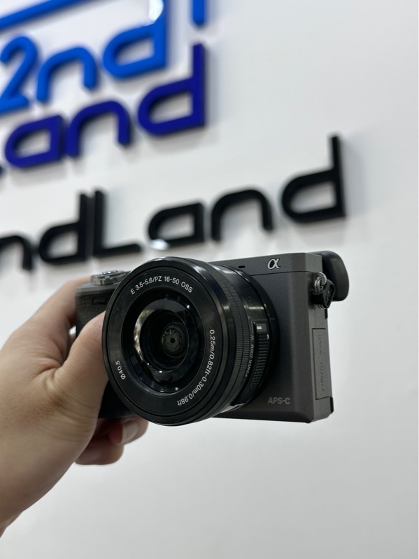 Máy ảnh Sony A6000 - Màu xám - Ngoại hình 97% - Ống ngắm bụi, màn ám theo thời gian sử dụng - Kèm Sony E PZ 16-50mm F3.5-5.6 OSS + 1 Pin + Sạc