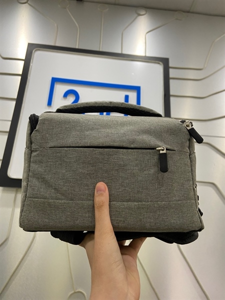 Máy ảnh Sony A6000 - Màu xám - Ngoại hình: 97% - Trầy + phai màu nhẹ + sensor trầy 1 đường + màn LV trầy + lens trầy - Kèm túi + 3 pin + dock sạc + lens 16-50 F3.5-5.6 3