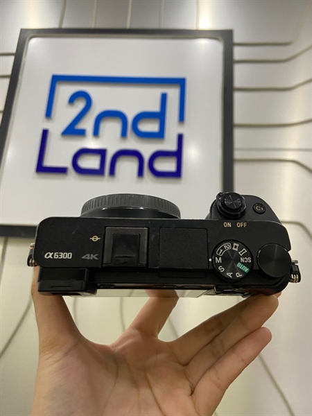 Máy ảnh Sony A6300 - 4K - 24.5K Shot - Màu đen - Ngoại hình: 97% - màn LV trầy dăm nhiều - Kèm Box + 1 pin 2