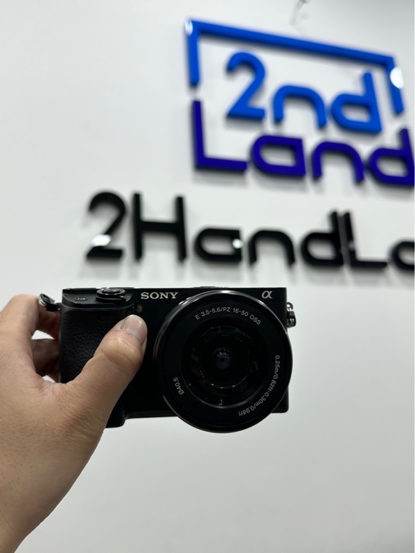 Máy ảnh Sony A6300 - Màu đen - Ngoại hình 97% - Màn trầy - Kèm túi + 1 Sạc + 1 pin + Lens Sony E PZ 16-50mm F3.5-5.6 OSS
