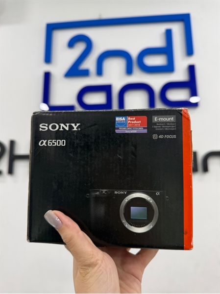 Máy ảnh Sony a6500 - Màu đen - Ngoại hình 98% - trầy nhẹ mặt dưới - Kèm Box , sạc , khung bảo vệ , 3 pin(1 zin,2 linh kiện)