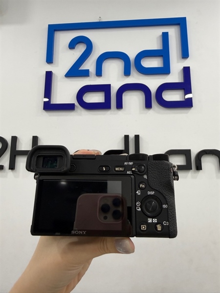 Máy ảnh Sony a6500 - Màu đen - Ngoại hình 98% - trầy nhẹ mặt dưới - Kèm Box , sạc , khung bảo vệ , 3 pin(1 zin,2 linh kiện) 2
