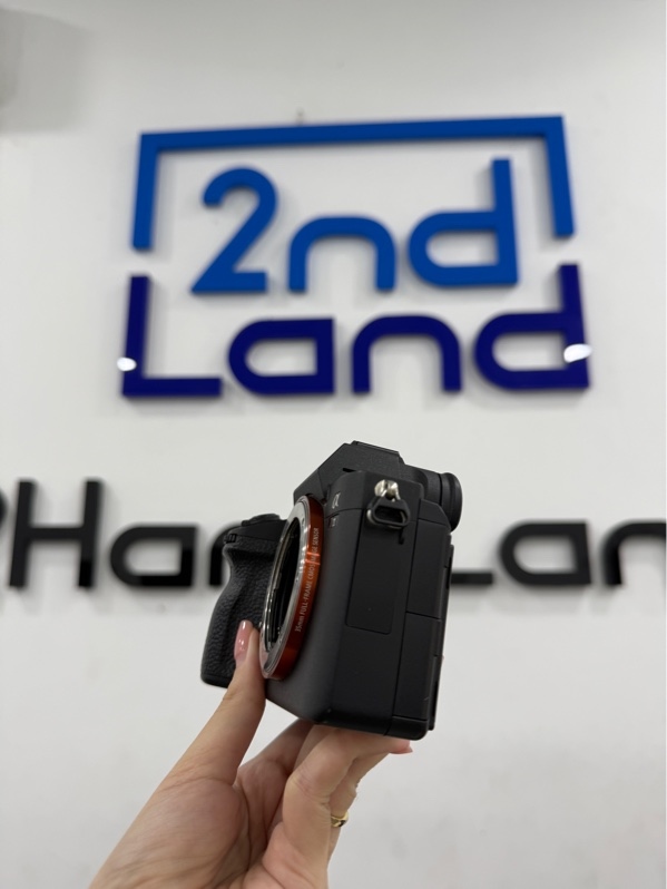 Máy ảnh Sony A7 III - Shot 16k - Màu đen - Ngoại hình 97% - Máy trầy , bụi , viewfinder bụi , xước nhẹ , ngàm cấn - Kèm nguồn , pin ảo