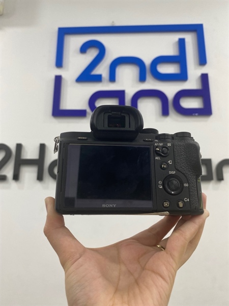 Máy ảnh Sony A7 Mark 2 - Màu đen - Ngoại hình 97% - Tróc sơn , phần đệm nắp mở pin bị bung , màn ám vàng - Kèm 2 pin (1 pin hở) , sạc 1