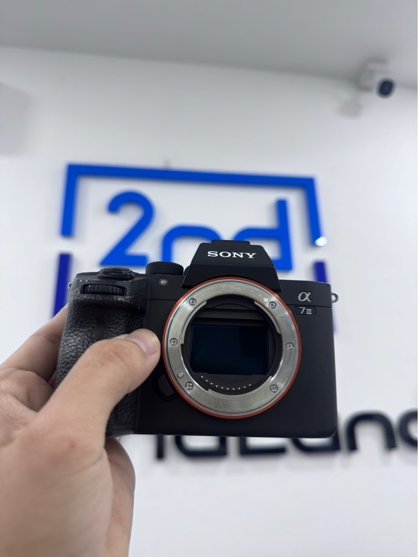 Máy ảnh Sony A7 mark 3 - 34k shot -Màu đen - Ngoại hình 97% - Trầy cấn góc - Kèm 1 pin, 1 sạc