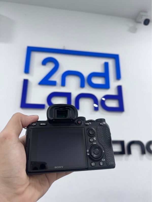 Máy ảnh Sony A7 mark 3 - 34k shot -Màu đen - Ngoại hình 97% - Trầy cấn góc - Kèm 1 pin, 1 sạc