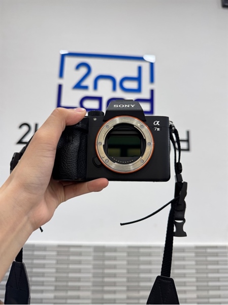 Máy ảnh Sony A7 Mark 3 - Màu đen - Ngoại hình 97,5% - Tróc sơn nhẹ - Body, kèm 3 pin, sạc linh kiện