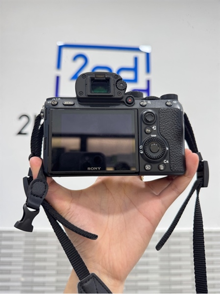 Máy ảnh Sony A7 Mark 3 - Màu đen - Ngoại hình 97,5% - Tróc sơn nhẹ - Body, kèm 3 pin, sạc linh kiện 2