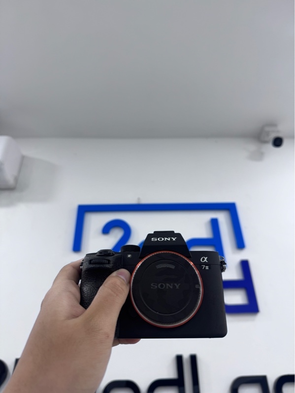 Máy ảnh Sony A7 Mark 3 - Màu đen - Ngoại hình 97.5% - Xước nhẹ, 5k4 shot - Kèm 1 pin, 1 sạc, 1 thẻ 64Gb, túi