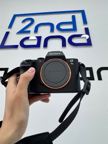 Máy ảnh Sony A7 Mark II - Màu đen - Ngoại hình 98% - 3 đóm, ống ngắm bụi - Kèm túi, 3 pin, 2 sạc, 1 thẻ nhớ 128GB