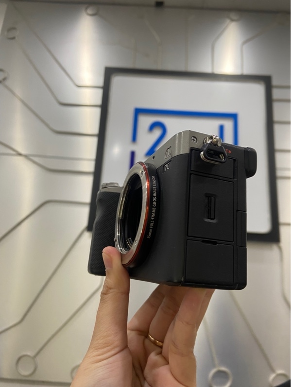 Máy ảnh Sony A7C - Màu xám - Ngoại hình: 97% - Trầy xướt xung quanh, ố núm chuyển chế độ - Kèm dây củ sạc + 1 pin
