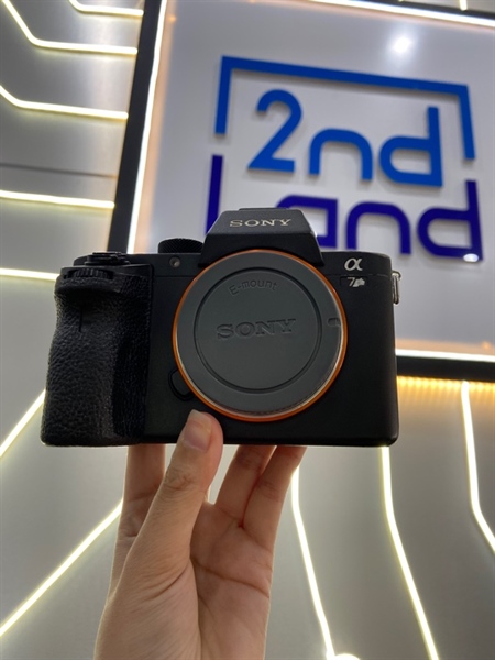 Máy ảnh Sony A7R Mark 2 - Màu đen - Ngoại hình: 96% - Trầy xước nhiều Body - Kèm 3 pin ( 1 chính hãng 2 linh kiện) + Dock sạc +Thẻ 64GB