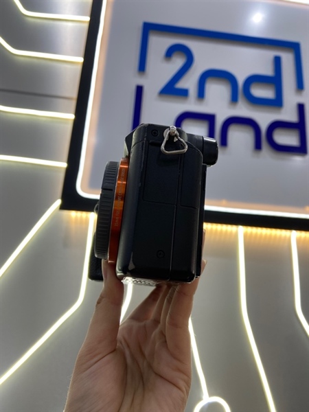 Máy ảnh Sony A7R Mark 2 - Màu đen - Ngoại hình: 96% - Trầy xước nhiều Body - Kèm 3 pin ( 1 chính hãng 2 linh kiện) + Dock sạc +Thẻ 64GB 1