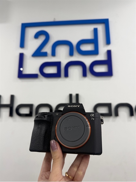 Máy ảnh Sony Alpha 7 Mark 2 - Màu đen - Ngoại hình 97% - Màn tróc chống loa 1 lỗ - Kèm dock sạc đôi , 4 pin