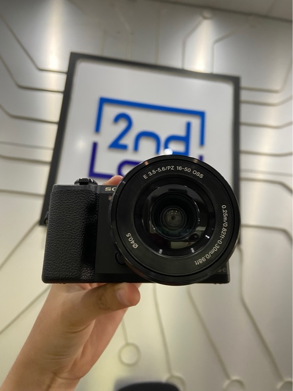 Máy ảnh Sony Alpha A5100 - Màu đen - Ngoại hình: 97% - Lens bụi trong, màn ám viền góc hồng, xước màn - Kèm 1 pin, thẻ 16gb, lens sony E PZ 16-50mm f3.5-5.6 OSS