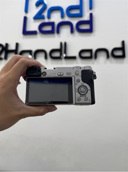 Máy ảnh Sony Alpha A6000 - Màu bạc - Ngoại hình 97% - Kèm túi + 1 pin + Lens Sony E PZ 16-50mm F3.5-5.6 OSS 2