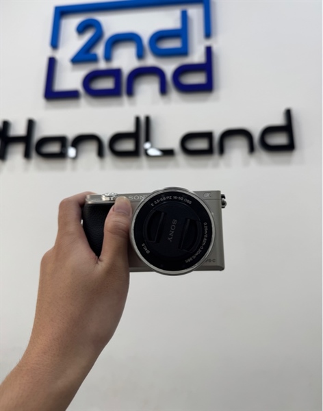 Máy ảnh Sony Alpha A6000 - Màu bạc - Ngoại hình 97% - Kèm túi + Sạc + 1 pin + Lens Sony E PZ 16-50mm F3.5-5.6 OSS